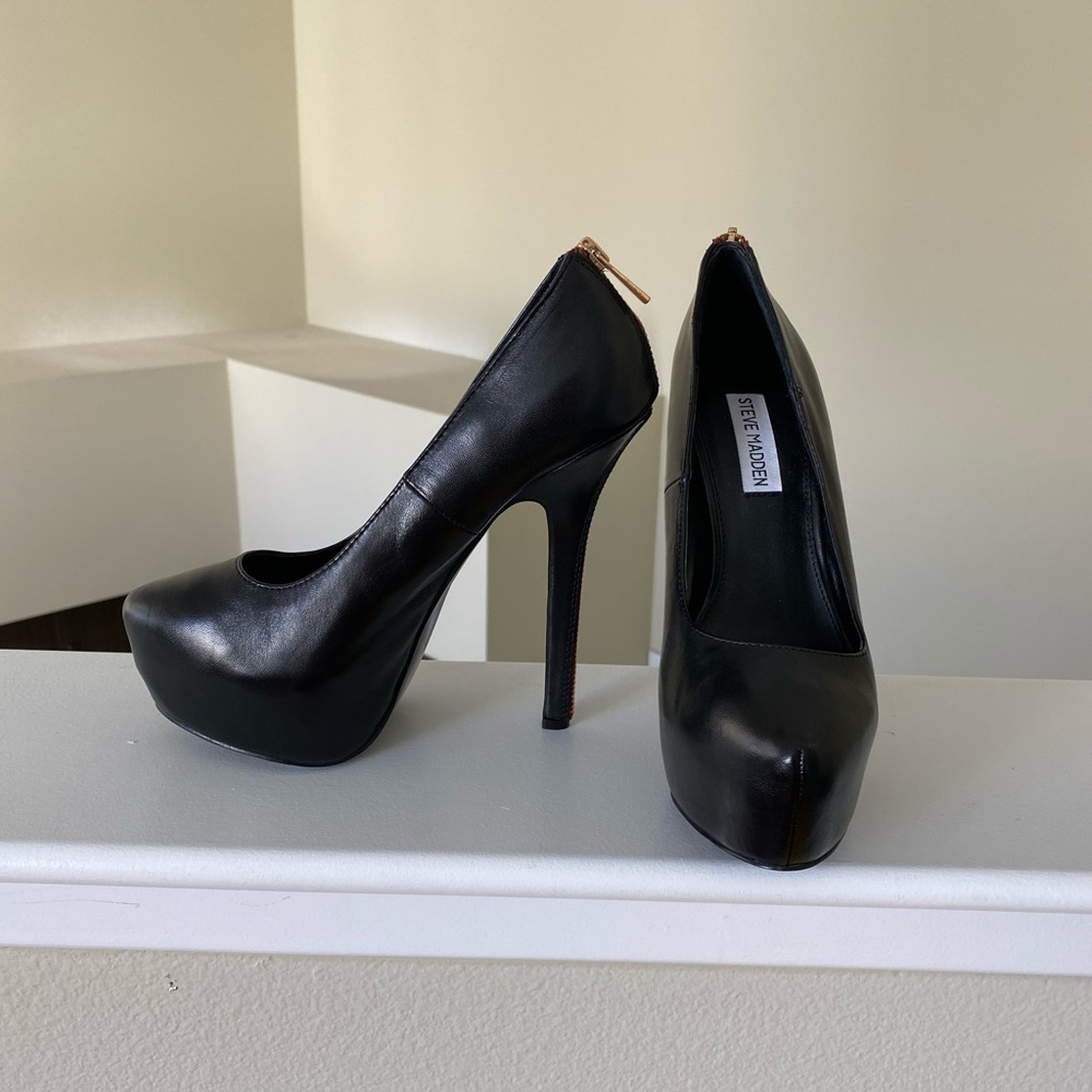 Black leather Steve Madden heels